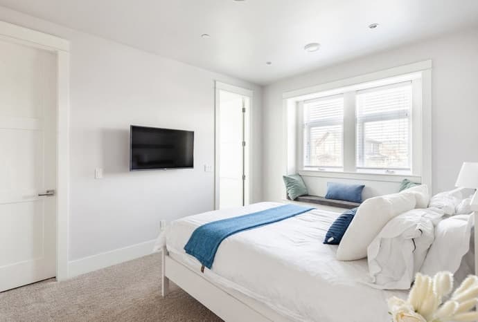 Vancouver West Cozy Retreat by Host Launch, Primary image