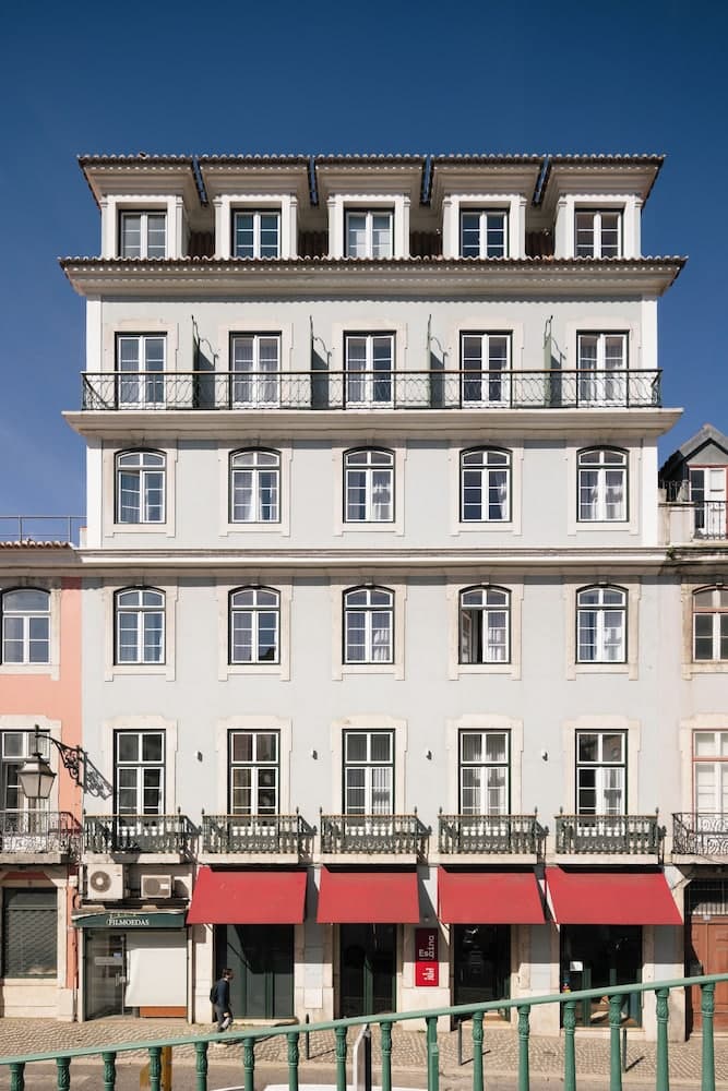 Esqina Cosmopolitan Lodge, Primary image