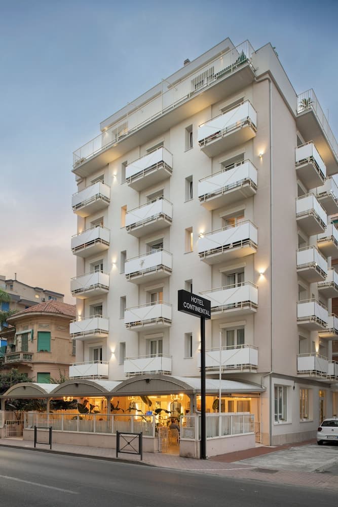 Hotel Continental, Primary image