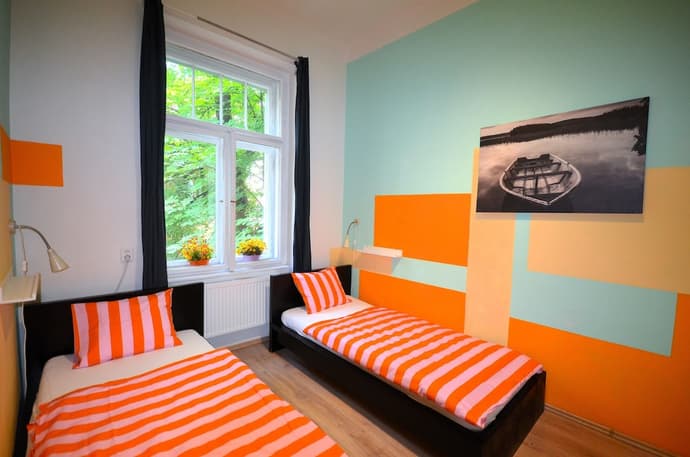 Travel & Joy backpackers, Primary image