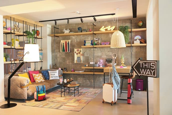 Moxy Patra Marina, Primary image