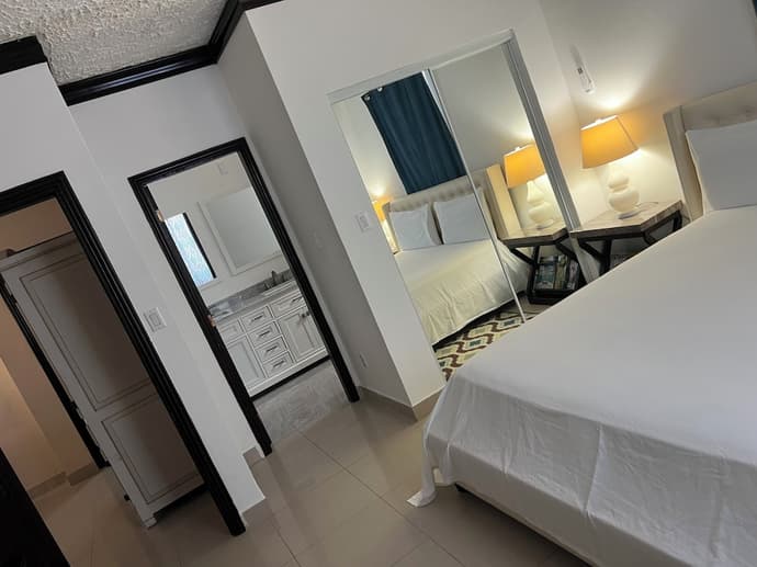 Island Turquoise Rental, Primary image