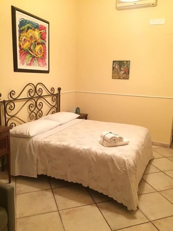 B&B Lumasa, Primary image