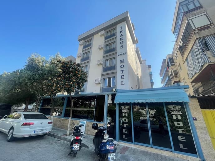 Ikarus Hotel, Primary image