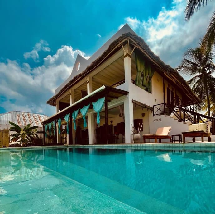 Villa Huruma, Primary image