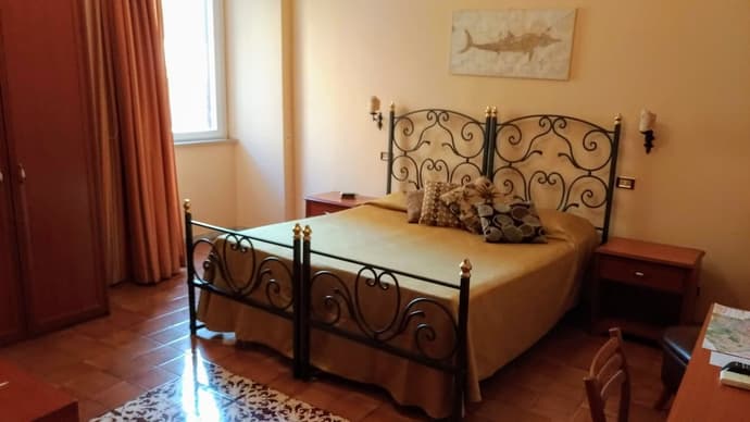 Nicolas Inn, Primary image