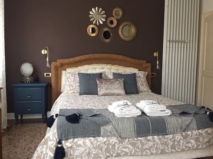 B&B Colombo, Primary image