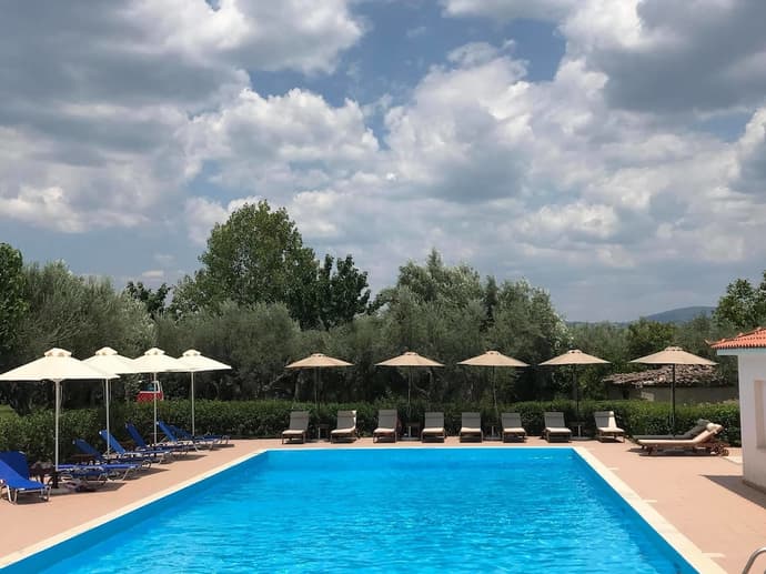 Castle View Bungalows, Primary image