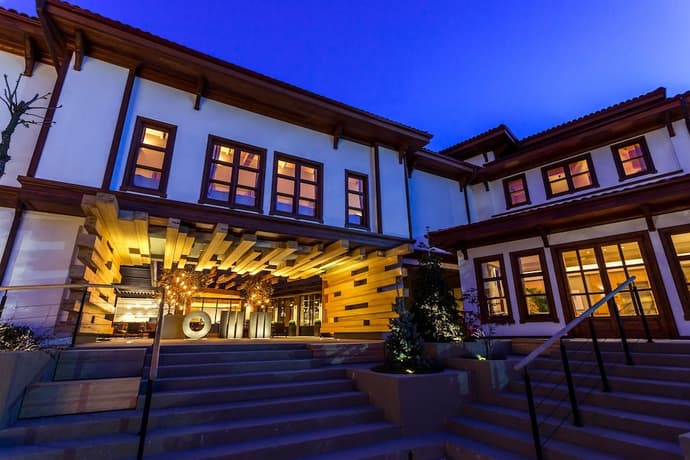 Omm Inn, Primary image