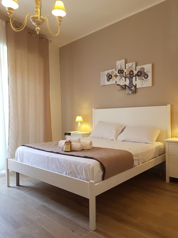 Royal House, Primary image