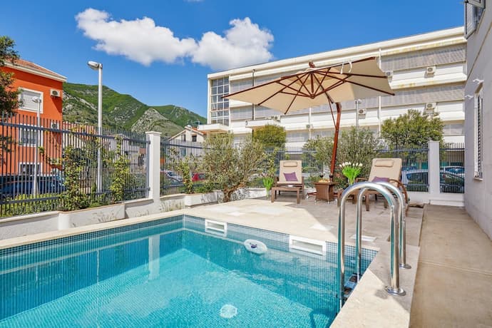 Maison W, Primary image