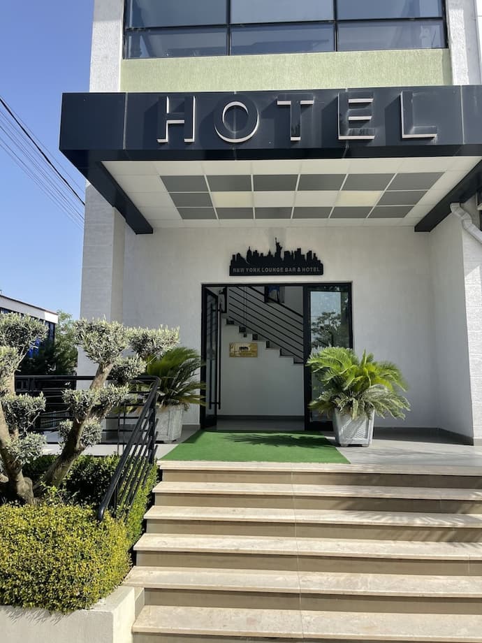 Hotel New York Kamez, Primary image