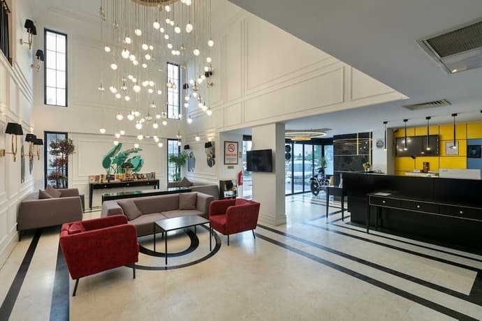 Reo Hotel, Primary image