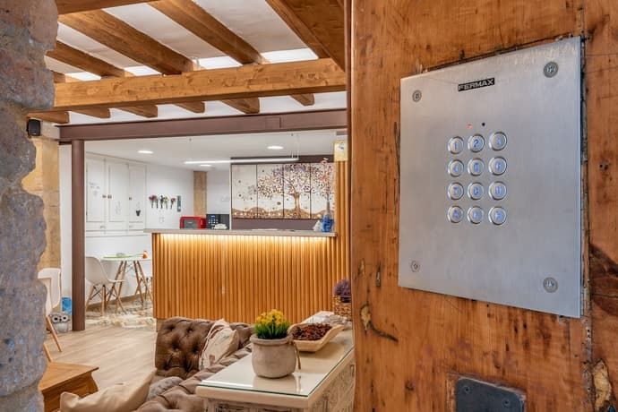 Hostal 977, Primary image