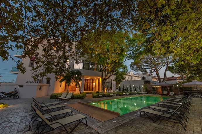 Avra Nafpliou, Primary image