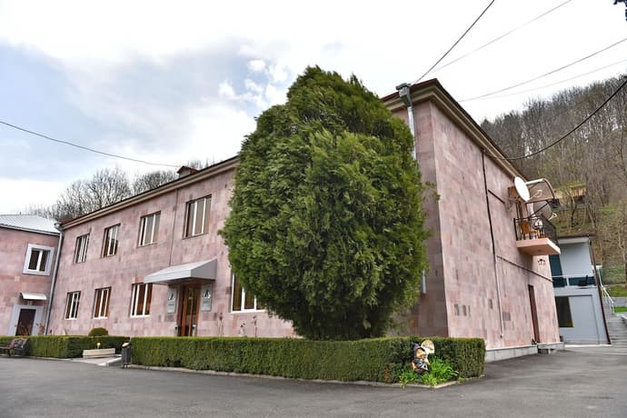 GreenWood Hotel, Primary image