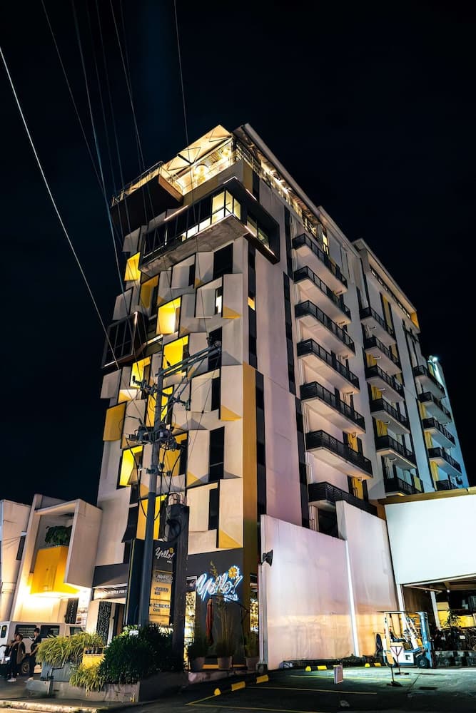 Yello! Hotel, Primary image