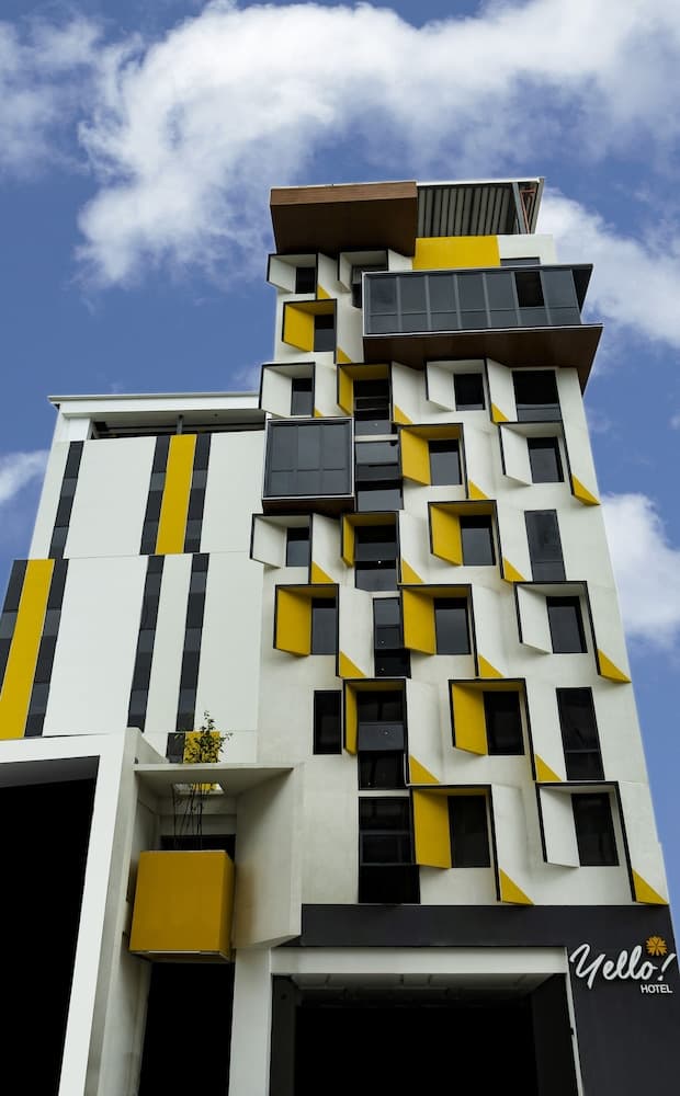 Yello! Hotel, Primary image