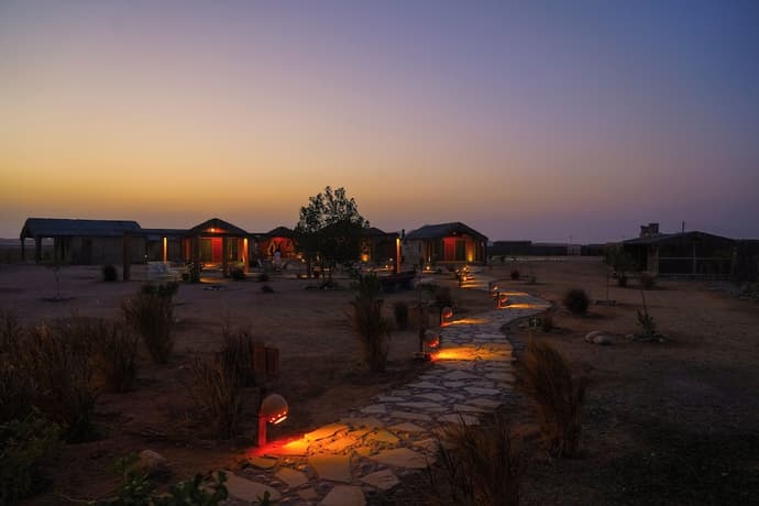 Sama Ras Al Jinz, Primary image