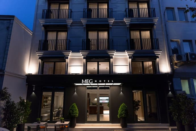 Meg Hotel, Primary image