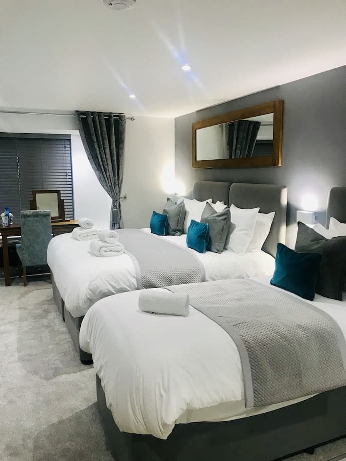 Oxford Studios, Primary image