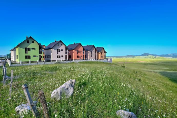 Villa SOA, Primary image