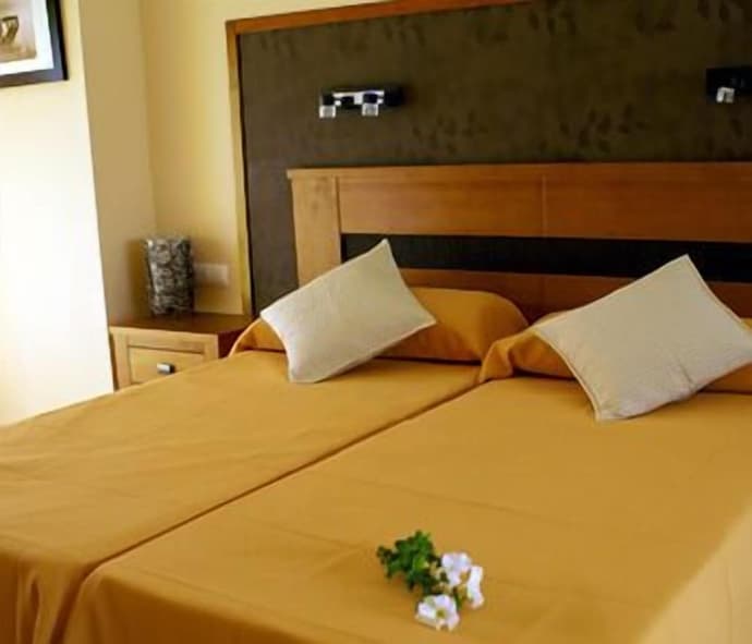 Sierra Luz, Primary image