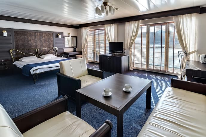 Hotel Bakkara, Primary image