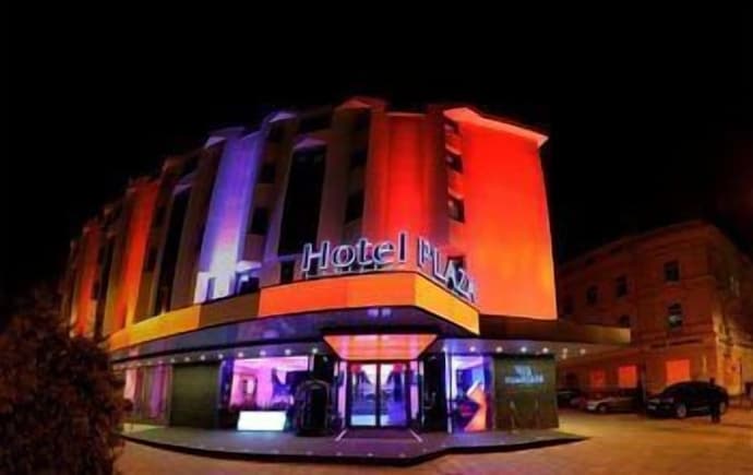 Plaza V, Primary image