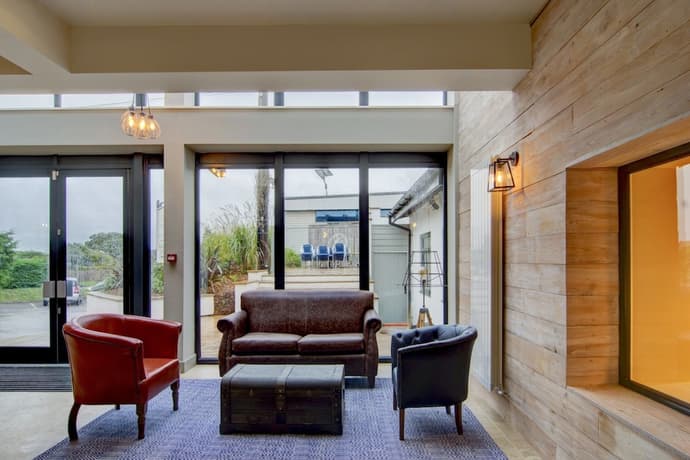 The Gissons Hotel, Lobby