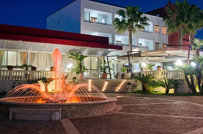 Hotel Mediterraneo, Primary image