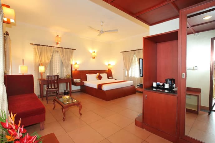 The World Backwaters, Room