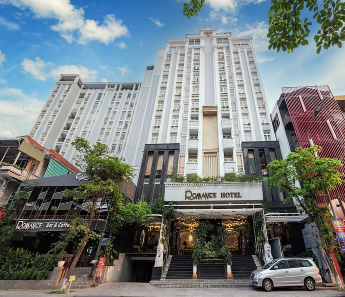 Romance Hotel, Primary image