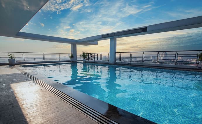 Romance Hotel, Primary image