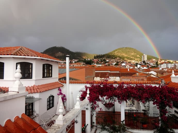 Hotel de Su Merced, Primary image