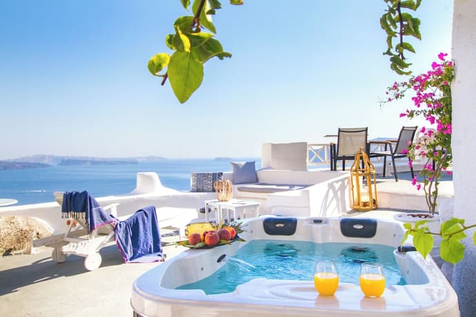 Alexander's Suites, Primary image