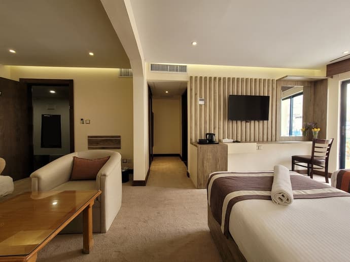 Edom Hotel, Primary image