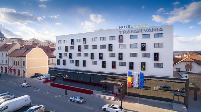 Hotel Transilvania, Primary image
