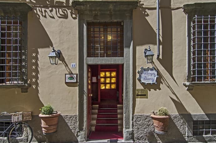 Hotel Diana, Primary image