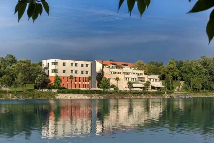 Thai Si, Primary image