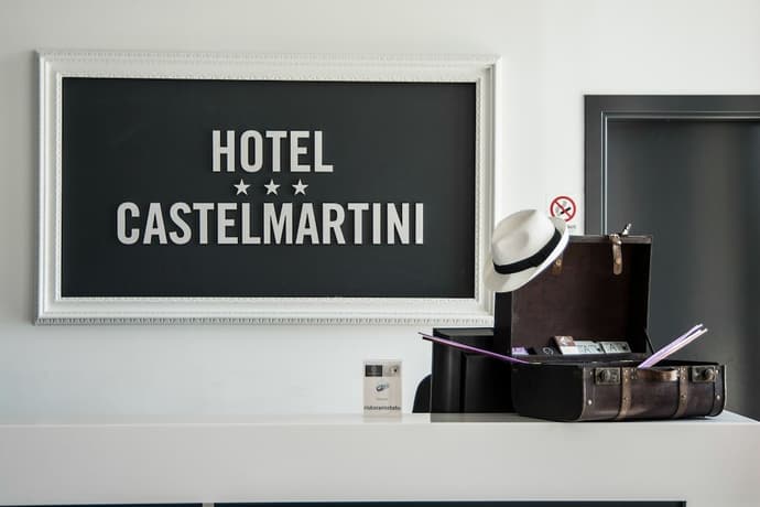 Castelmartini, Lobby