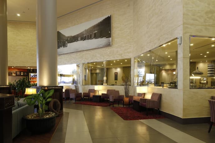 Golden Tulip Hail, Lobby