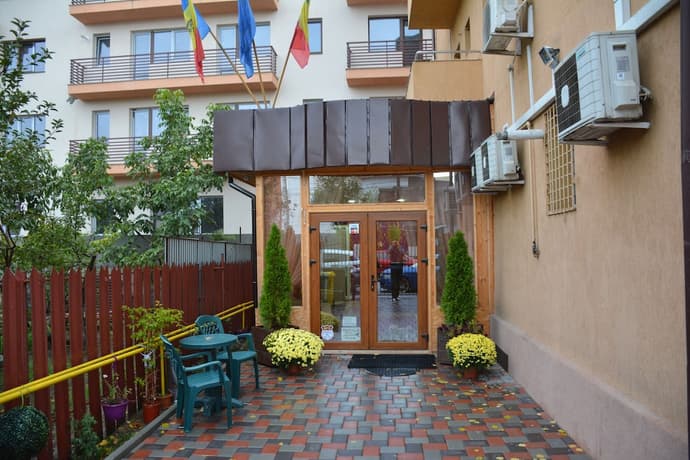 La Casa, Primary image