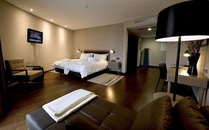 Villa Batalha, Primary image