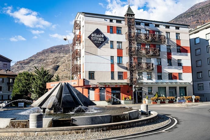 Vittoria, Primary image