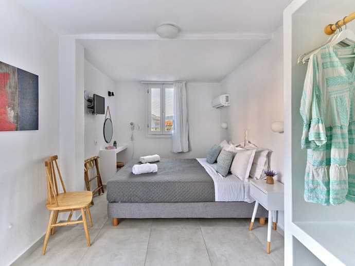 Akrotiri Hotel, Primary image