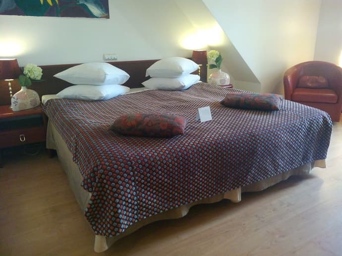 A1 Hotel, Primary image