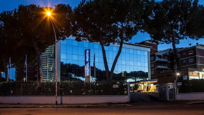 Hotel Artis, Primary image