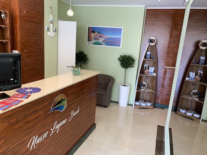 Naxos Laguna Beach, Primary image