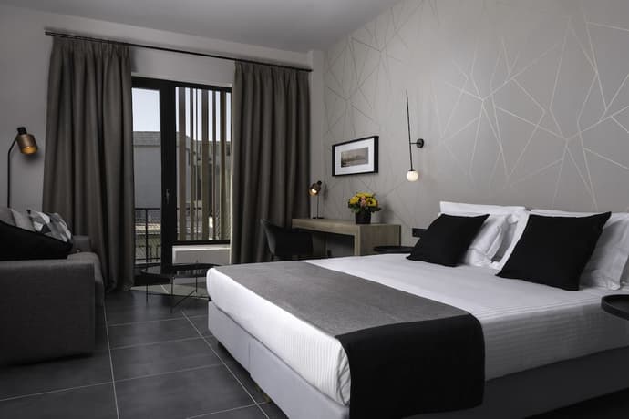 Azur Suites, Primary image